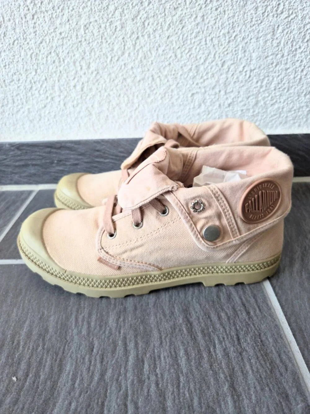 Palladium Tan Pink Putty Baggy Low Fold Over Combat Lace Up Boot Women's size 9
